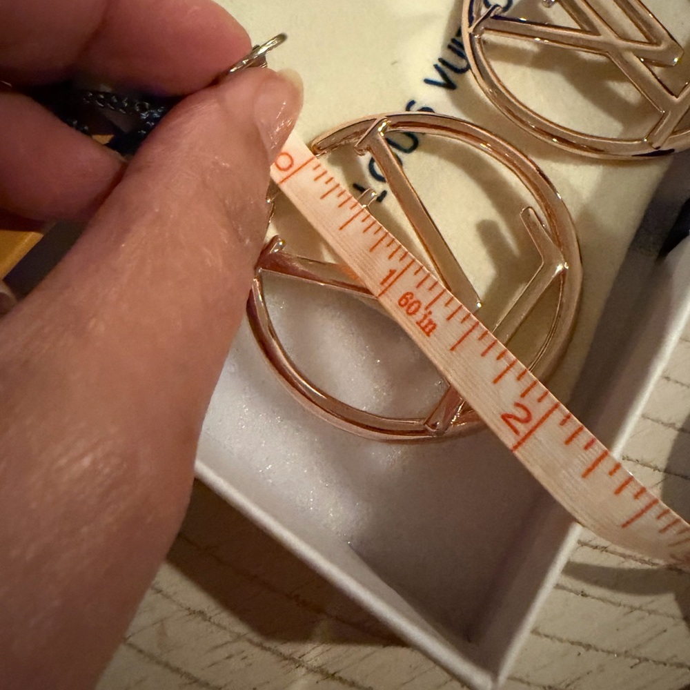 Louis Vuitton Earrings/ gold tone - Picture 4 of 5